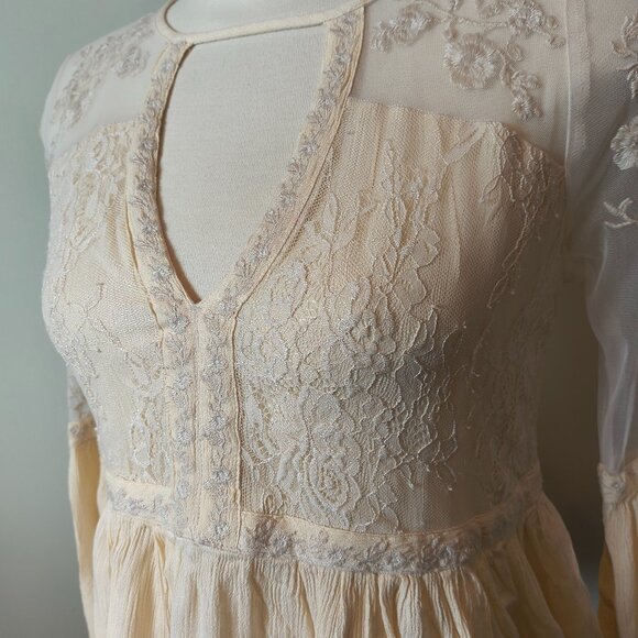 American Eagle Cream Blouse - Picture 2 of 10